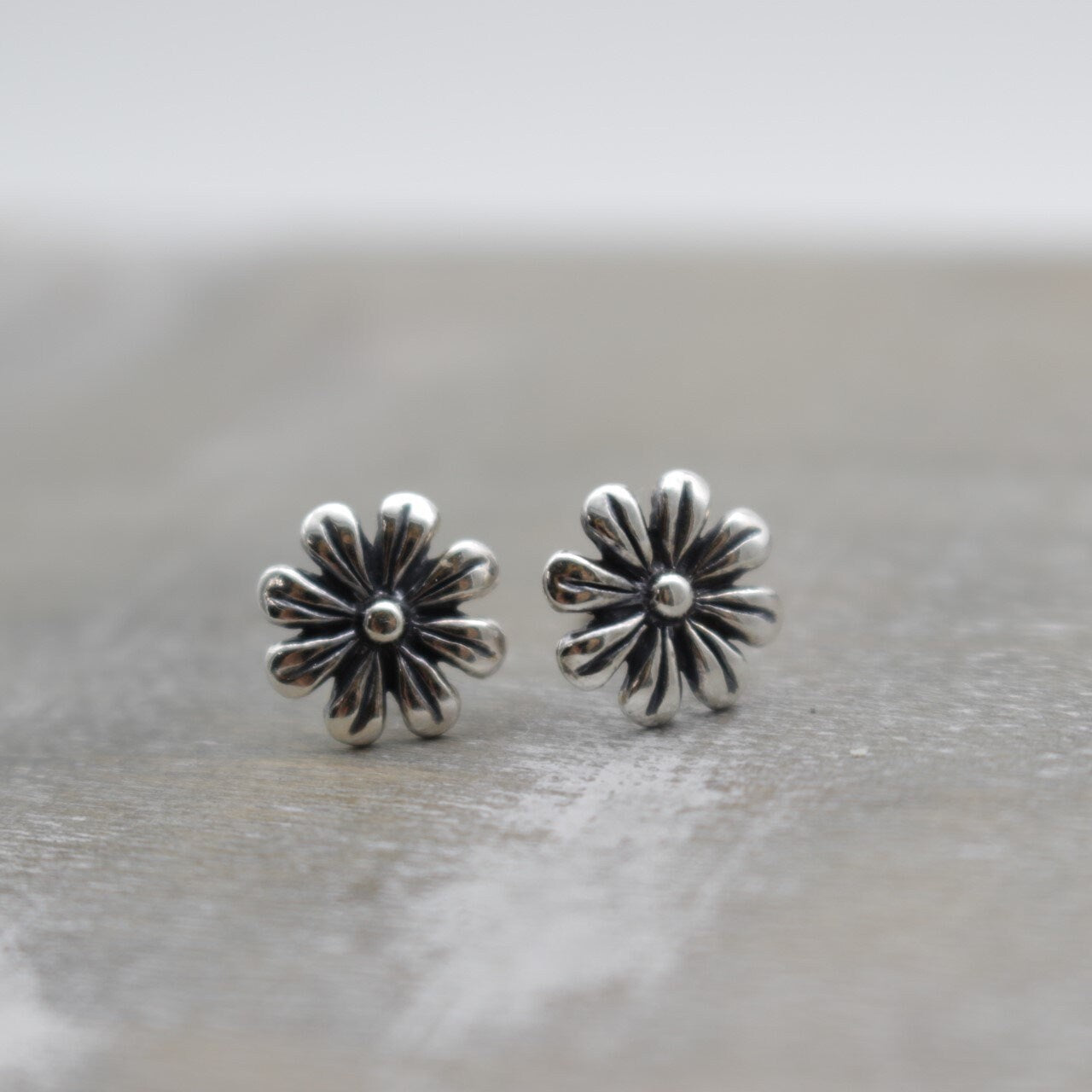 Small flower stud earring - Daisy earrings - sterling silver studs - gift for her - jewelry sale