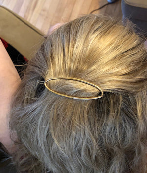 Medium oval Barrette