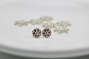 Snowflake earrings - sterling silver stud earrings - Silver Earrings - Stud Earrings